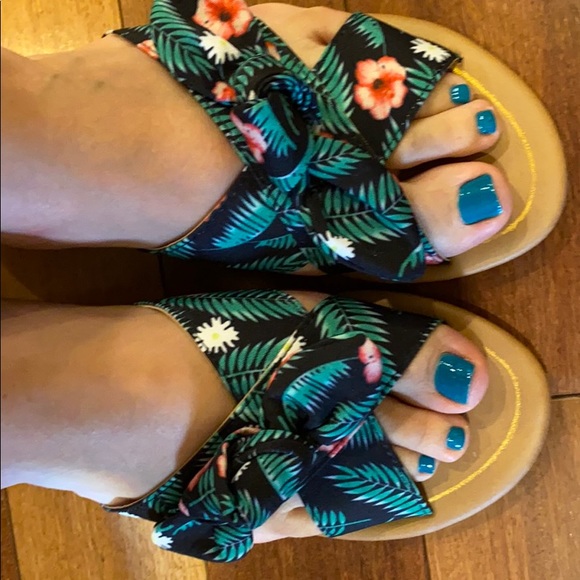 NEW Autumn Black/Green Fabric Sandal - Picture 3 of 12